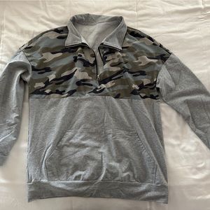 Women’s 3/4 zip camo and gray zip up size medium